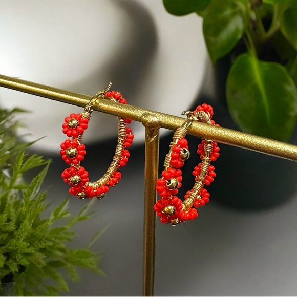 Red floral shape hoop flower earrings gift for daughter evening date hoops - Picture 1 of 2